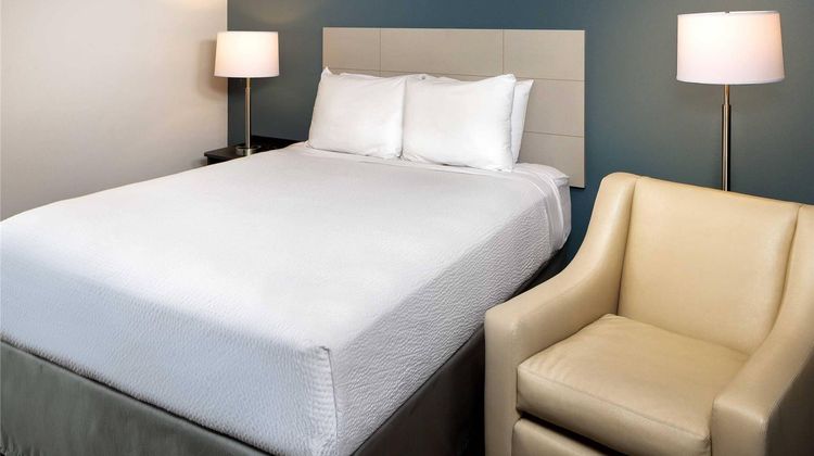 WoodSpring Suites Signature Houston IAH Room
