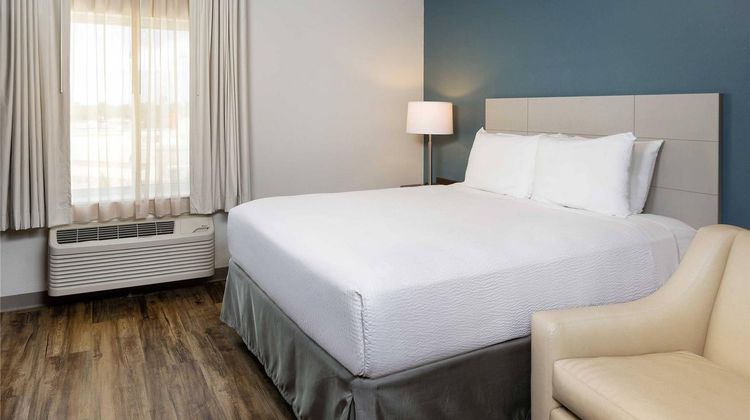 WoodSpring Suites Signature Houston IAH Room