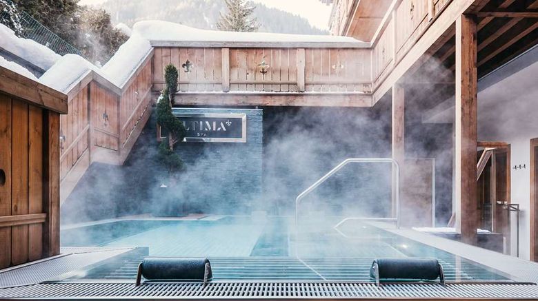 <b>Ultima Gstaad Spa</b>. Images powered by <a href="https://iceportal.shijigroup.com/" title="IcePortal" target="_blank">IcePortal</a>.