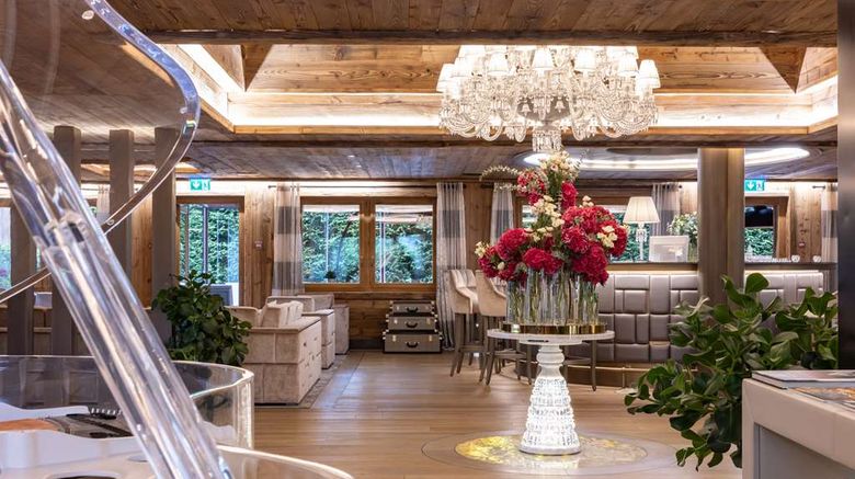 <b>Ultima Gstaad Lobby</b>. Images powered by <a href="https://iceportal.shijigroup.com/" title="IcePortal" target="_blank">IcePortal</a>.