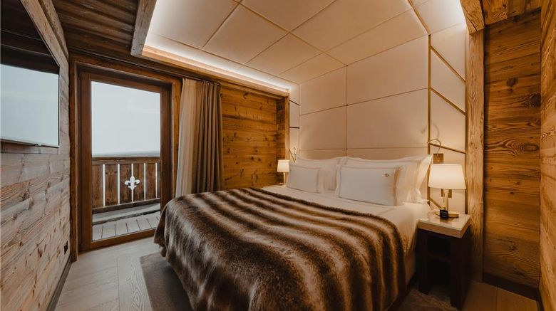 <b>Ultima Courchevel Hotel Suite</b>. Images powered by <a href="https://iceportal.shijigroup.com/" title="IcePortal" target="_blank">IcePortal</a>.
