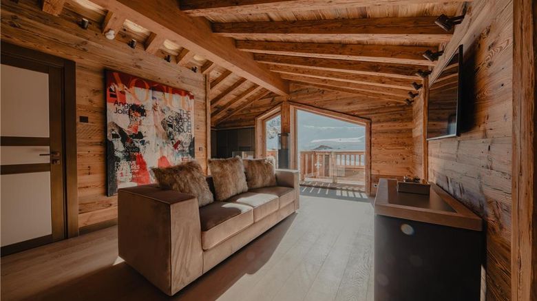<b>Ultima Courchevel Hotel Suite</b>. Images powered by <a href="https://iceportal.shijigroup.com/" title="IcePortal" target="_blank">IcePortal</a>.