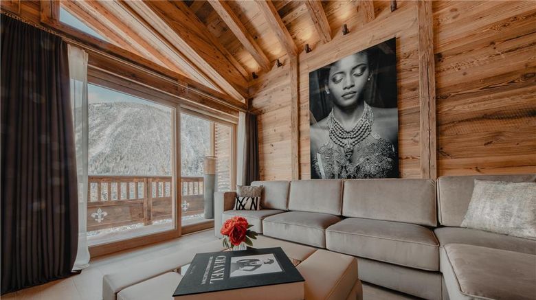 <b>Ultima Courchevel Hotel Suite</b>. Images powered by <a href="https://iceportal.shijigroup.com/" title="IcePortal" target="_blank">IcePortal</a>.