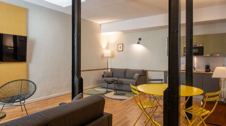 <b>Suites & hotel Helzear Montparnasse Suite</b>. Images powered by <a href="https://iceportal.shijigroup.com/" title="IcePortal" target="_blank">IcePortal</a>.