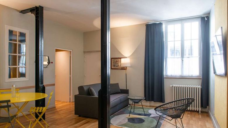 <b>Suites & hotel Helzear Montparnasse Suite</b>. Images powered by <a href="https://iceportal.shijigroup.com/" title="IcePortal" target="_blank">IcePortal</a>.