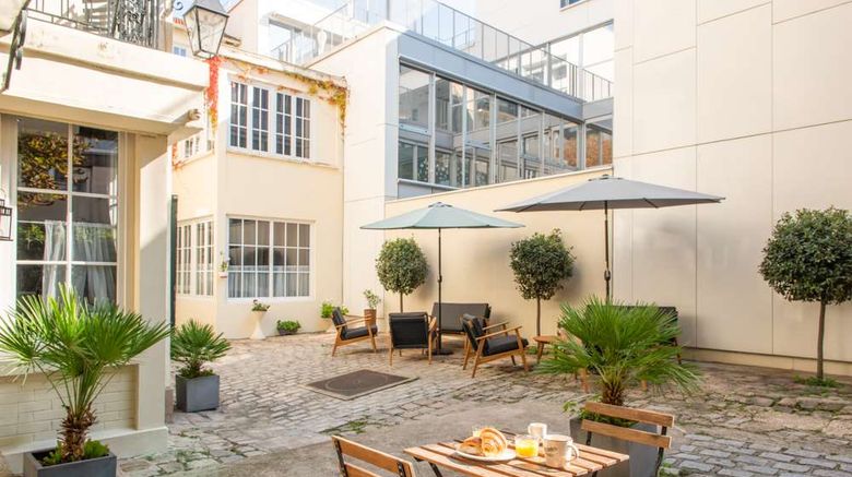 <b>Suites & hotel Helzear Montparnasse Restaurant</b>. Images powered by <a href="https://iceportal.shijigroup.com/" title="IcePortal" target="_blank">IcePortal</a>.
