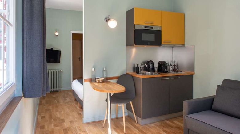 <b>Suites & hotel Helzear Montparnasse Room</b>. Images powered by <a href="https://iceportal.shijigroup.com/" title="IcePortal" target="_blank">IcePortal</a>.