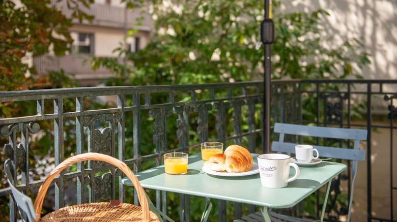 <b>Suites & hotel Helzear Montparnasse Room</b>. Images powered by <a href="https://iceportal.shijigroup.com/" title="IcePortal" target="_blank">IcePortal</a>.