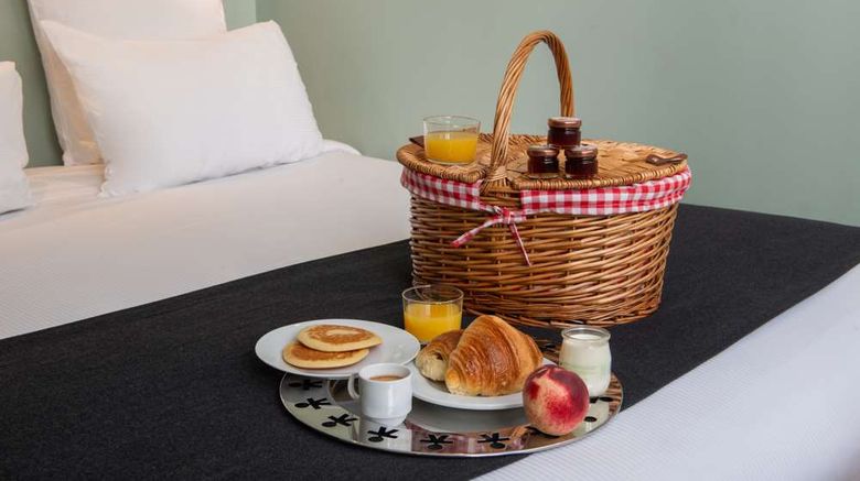 <b>Suites & hotel Helzear Montparnasse Room</b>. Images powered by <a href="https://iceportal.shijigroup.com/" title="IcePortal" target="_blank">IcePortal</a>.