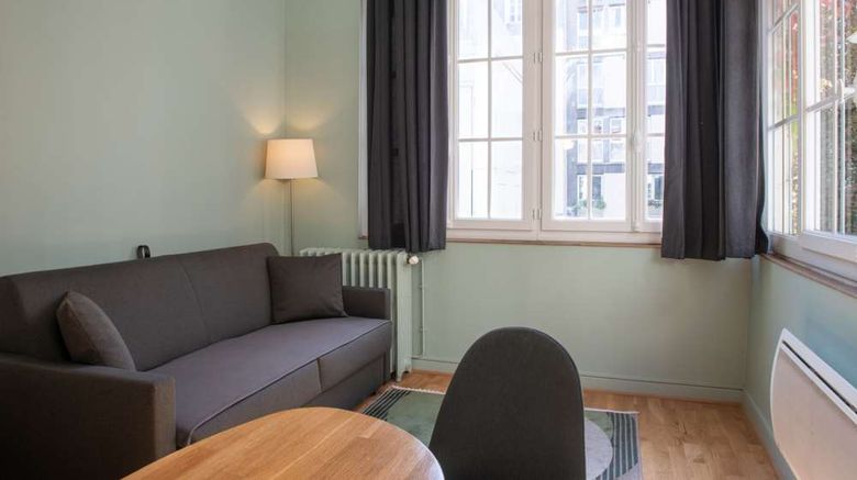 <b>Suites & hotel Helzear Montparnasse Room</b>. Images powered by <a href="https://iceportal.shijigroup.com/" title="IcePortal" target="_blank">IcePortal</a>.