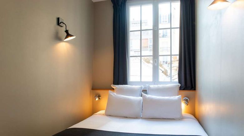 <b>Suites & hotel Helzear Montparnasse Suite</b>. Images powered by <a href="https://iceportal.shijigroup.com/" title="IcePortal" target="_blank">IcePortal</a>.