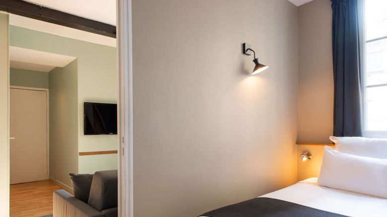 <b>Suites & hotel Helzear Montparnasse Suite</b>. Images powered by <a href="https://iceportal.shijigroup.com/" title="IcePortal" target="_blank">IcePortal</a>.