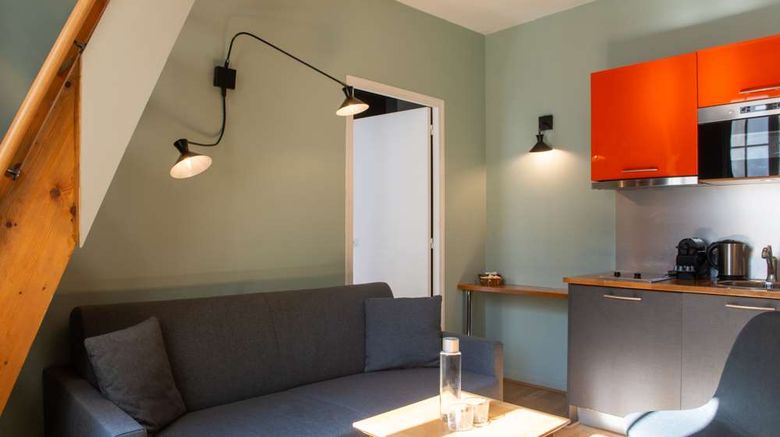 <b>Suites & hotel Helzear Montparnasse Suite</b>. Images powered by <a href="https://iceportal.shijigroup.com/" title="IcePortal" target="_blank">IcePortal</a>.