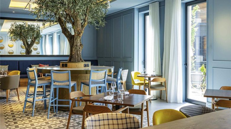 <b>Mercure Porto Centro Aliados Restaurant</b>. Images powered by <a href="https://iceportal.shijigroup.com/" title="IcePortal" target="_blank">IcePortal</a>.