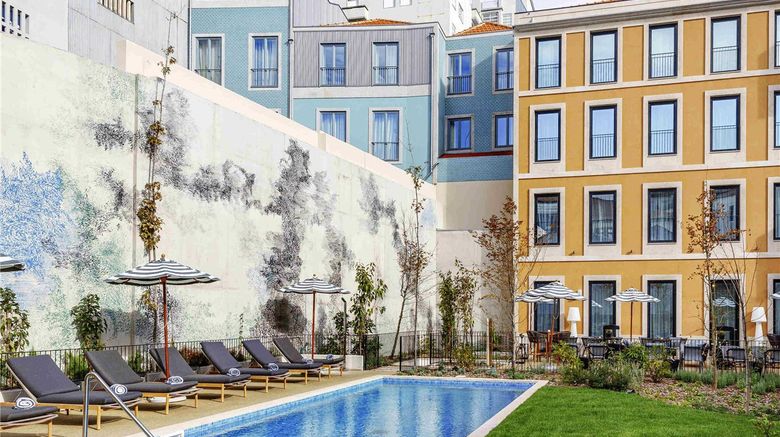 <b>Mercure Porto Centro Aliados Pool</b>. Images powered by <a href="https://iceportal.shijigroup.com/" title="IcePortal" target="_blank">IcePortal</a>.