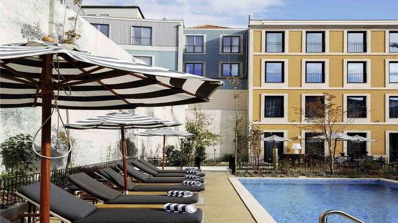 <b>Mercure Porto Centro Aliados Pool</b>. Images powered by <a href="https://iceportal.shijigroup.com/" title="IcePortal" target="_blank">IcePortal</a>.