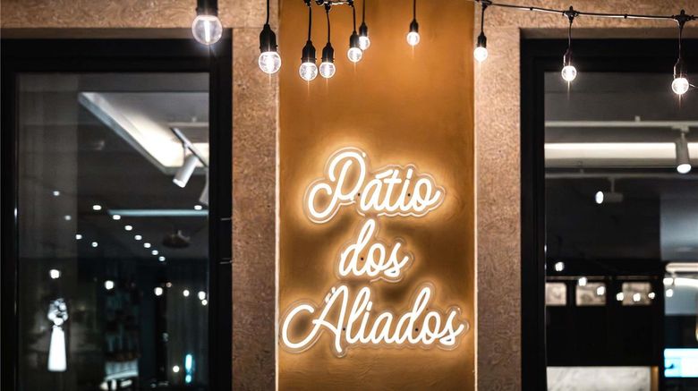 <b>Mercure Porto Centro Aliados Exterior</b>. Images powered by <a href="https://iceportal.shijigroup.com/" title="IcePortal" target="_blank">IcePortal</a>.