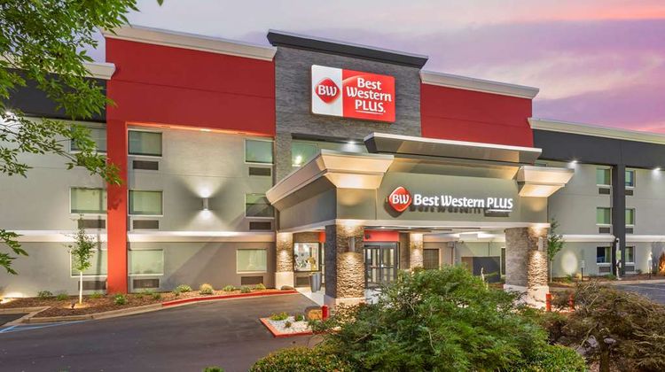 Best Western Plus Magnolia Inn & Suites Exterior