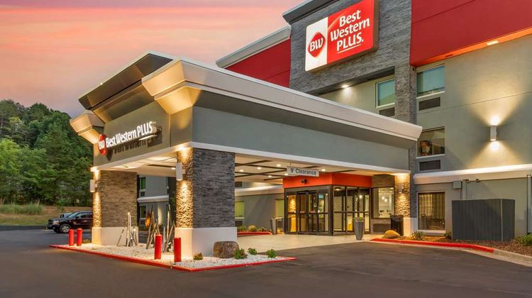 Best Western Plus Magnolia Inn & Suites Exterior