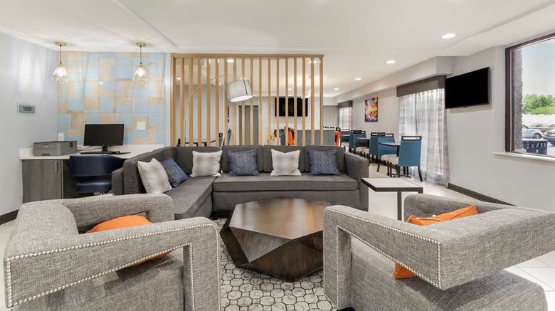<b>Best Western Plus Magnolia Inn & Suites Lobby</b>. Images powered by <a href="https://iceportal.shijigroup.com/" title="IcePortal" target="_blank">IcePortal</a>.