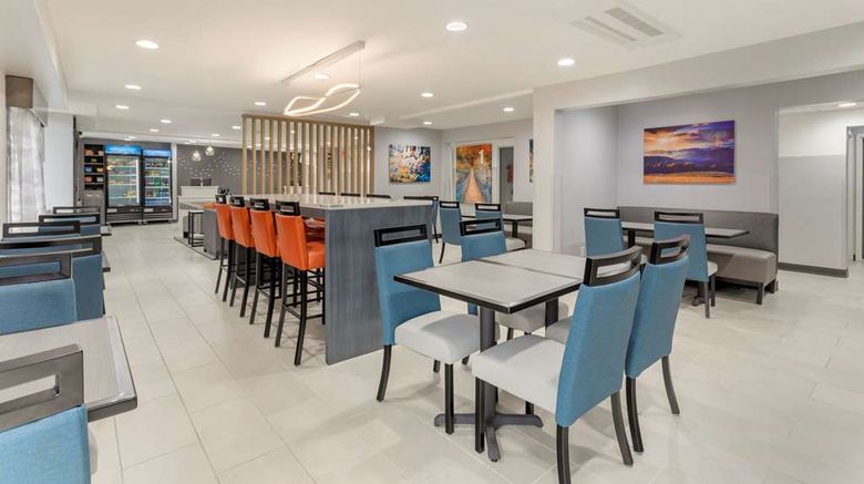 <b>Best Western Plus Magnolia Inn & Suites Restaurant</b>. Images powered by <a href="https://iceportal.shijigroup.com/" title="IcePortal" target="_blank">IcePortal</a>.