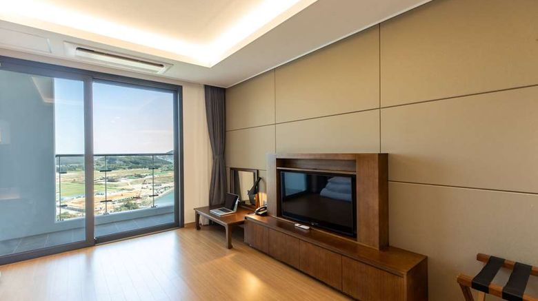 <b>Ramada Plaza by Wyndham Dolsan Yeosu Room</b>. Images powered by <a href="https://iceportal.shijigroup.com/" title="IcePortal" target="_blank">IcePortal</a>.