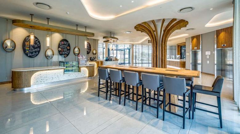 <b>Radisson Hotel-Convention OR Tambo Arpt Lobby</b>. Images powered by <a href="https://iceportal.shijigroup.com/" title="IcePortal" target="_blank">IcePortal</a>.