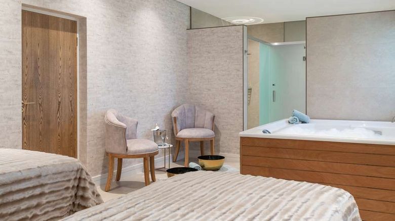 <b>Radisson Hotel-Convention OR Tambo Arpt Spa</b>. Images powered by <a href="https://iceportal.shijigroup.com/" title="IcePortal" target="_blank">IcePortal</a>.