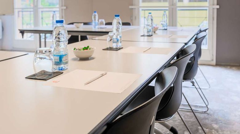 <b>Kyriad Lille Gare Grand Palais Meeting</b>. Images powered by <a href="https://iceportal.shijigroup.com/" title="IcePortal" target="_blank">IcePortal</a>.