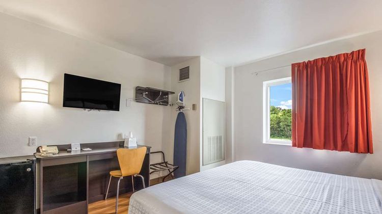 Americas Best Value Inn Knoxville East Room