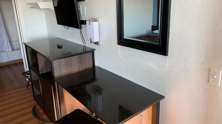 Super 8 by Wyndham Phoenix West Room