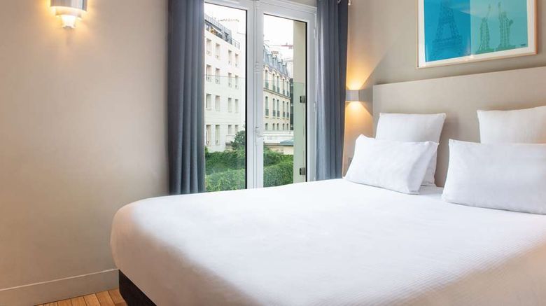 <b>Suites & Hotel Helzear Etoile Room</b>. Images powered by <a href="https://iceportal.shijigroup.com/" title="IcePortal" target="_blank">IcePortal</a>.