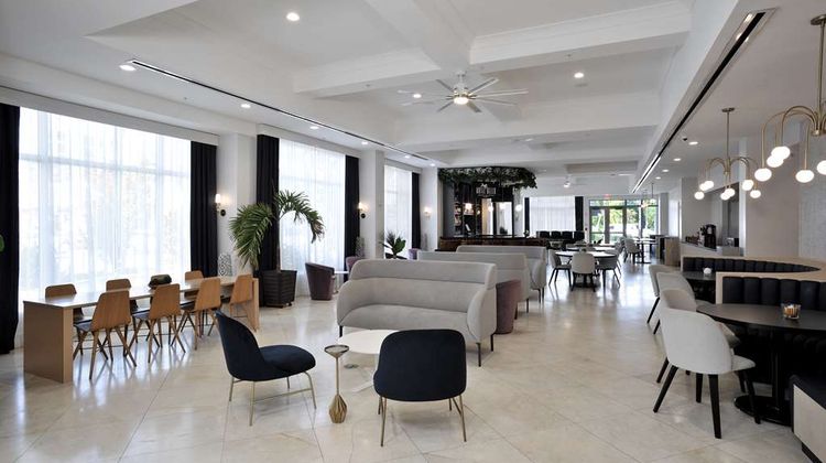 Hotel Dello Fort Lauderdale Apt-Tapestry Lobby