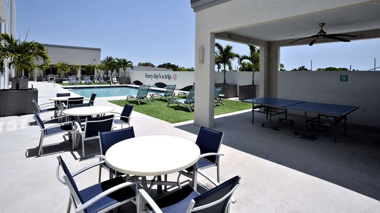 <b>Hotel Dello Fort Lauderdale Apt-Tapestry Pool</b>. Images powered by <a href="https://iceportal.shijigroup.com/" title="IcePortal" target="_blank">IcePortal</a>.