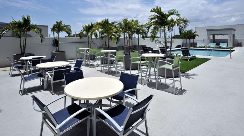 <b>Hotel Dello Fort Lauderdale Apt-Tapestry Pool</b>. Images powered by <a href="https://iceportal.shijigroup.com/" title="IcePortal" target="_blank">IcePortal</a>.