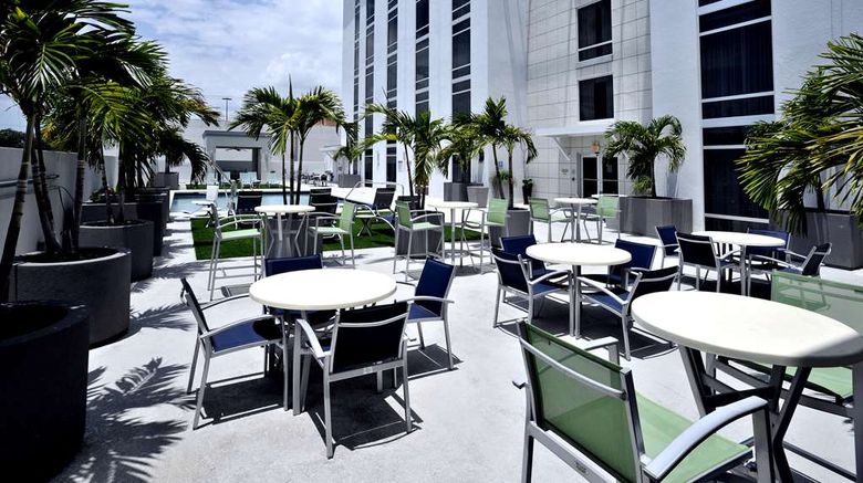 <b>Hotel Dello Fort Lauderdale Apt-Tapestry Pool</b>. Images powered by <a href="https://iceportal.shijigroup.com/" title="IcePortal" target="_blank">IcePortal</a>.