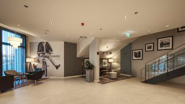 <b>Hampton by Hilton Stuttgart City Centre Lobby</b>. Images powered by <a href="https://iceportal.shijigroup.com/" title="IcePortal" target="_blank">IcePortal</a>.