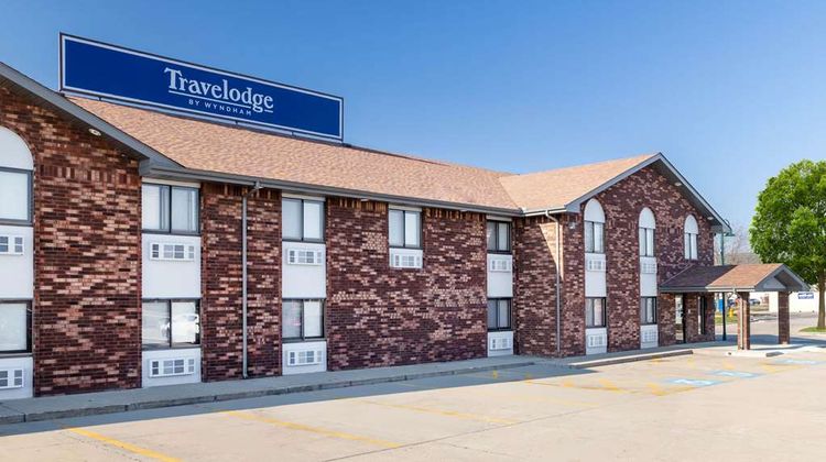 Travelodge by Wyndham Elkhart Exterior