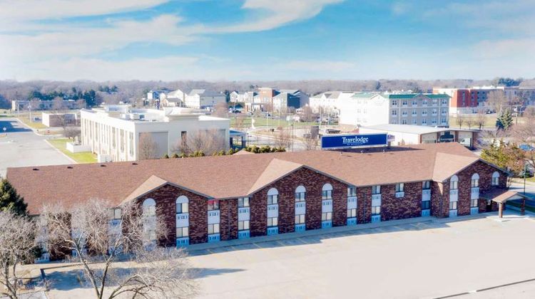 Travelodge by Wyndham Elkhart Exterior