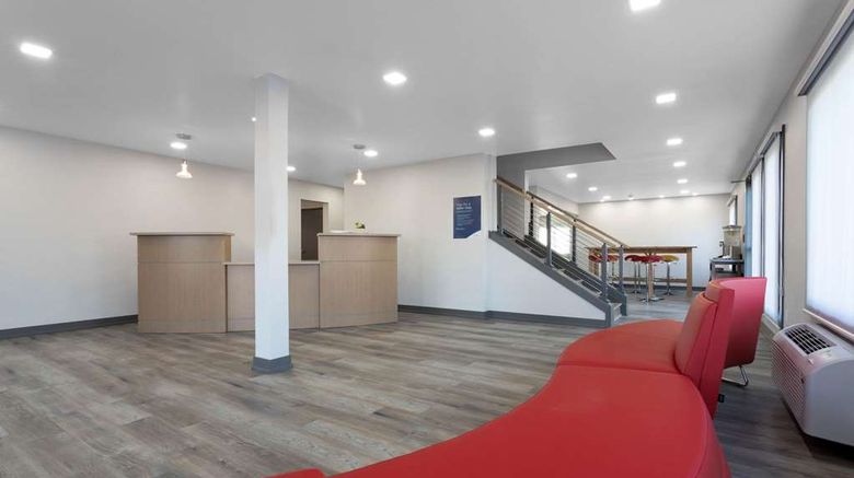 <b>Travelodge by Wyndham Elkhart Lobby</b>. Images powered by <a href="https://iceportal.shijigroup.com/" title="IcePortal" target="_blank">IcePortal</a>.