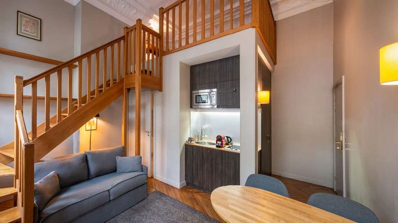 <b>Suites & Hotel Helzear Champs Elysees Suite</b>. Images powered by <a href="https://iceportal.shijigroup.com/" title="IcePortal" target="_blank">IcePortal</a>.