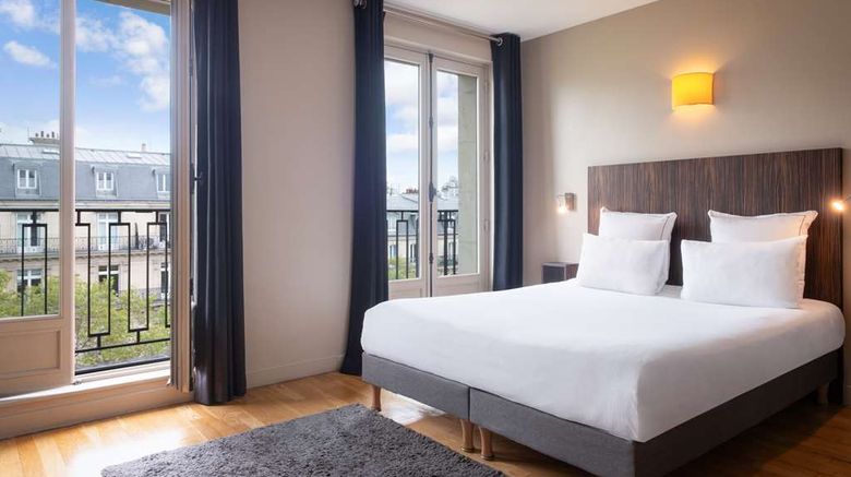 <b>Suites & Hotel Helzear Champs Elysees Room</b>. Images powered by <a href="https://iceportal.shijigroup.com/" title="IcePortal" target="_blank">IcePortal</a>.