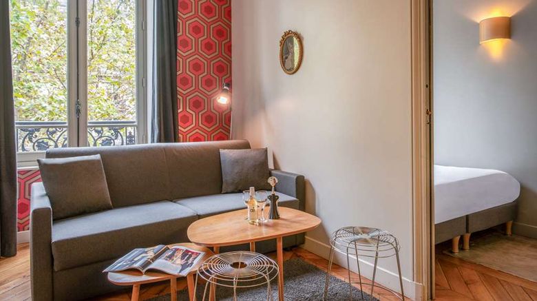 <b>Suites & Hotel Helzear Champs Elysees Room</b>. Images powered by <a href="https://iceportal.shijigroup.com/" title="IcePortal" target="_blank">IcePortal</a>.