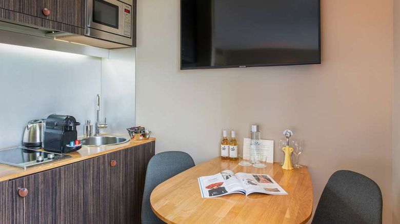 <b>Suites & Hotel Helzear Champs Elysees Room</b>. Images powered by <a href="https://iceportal.shijigroup.com/" title="IcePortal" target="_blank">IcePortal</a>.