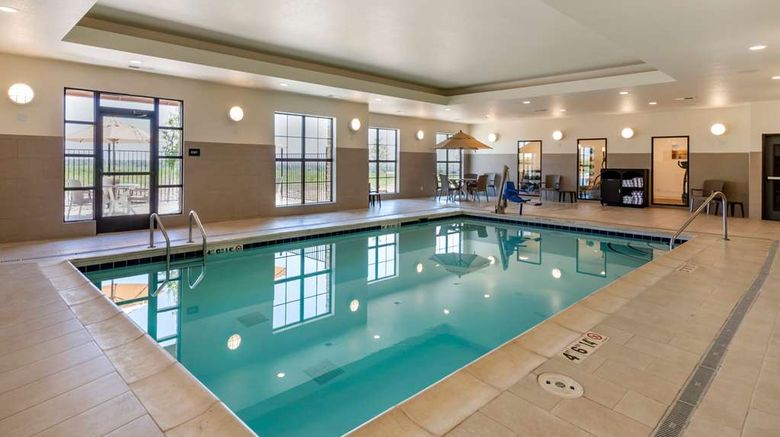 <b>Comfort Suites Broomfield Pool</b>. Images powered by <a href="https://iceportal.shijigroup.com/" title="IcePortal" target="_blank">IcePortal</a>.