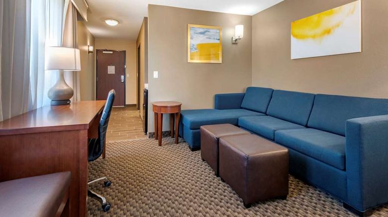 <b>Comfort Suites Broomfield Suite</b>. Images powered by <a href="https://iceportal.shijigroup.com/" title="IcePortal" target="_blank">IcePortal</a>.