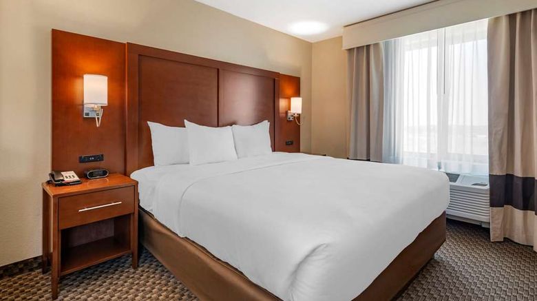 <b>Comfort Suites Broomfield Suite</b>. Images powered by <a href="https://iceportal.shijigroup.com/" title="IcePortal" target="_blank">IcePortal</a>.