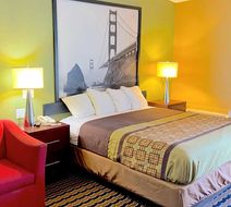 Super 8 by Wyndham Battleboro Rocky Moun Room
