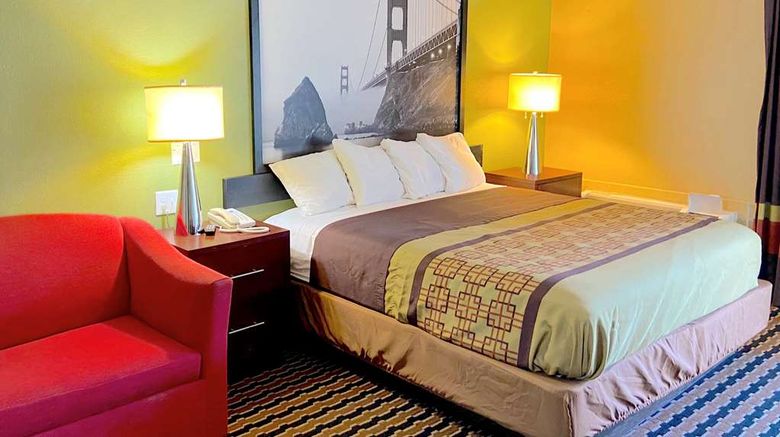 <b>Super 8 by Wyndham Battleboro Rocky Moun Room</b>. Images powered by <a href="https://iceportal.shijigroup.com/" title="IcePortal" target="_blank">IcePortal</a>.