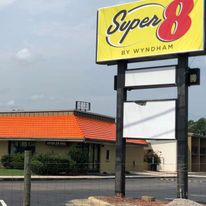 Super 8 by Wyndham Battleboro Rocky Moun
